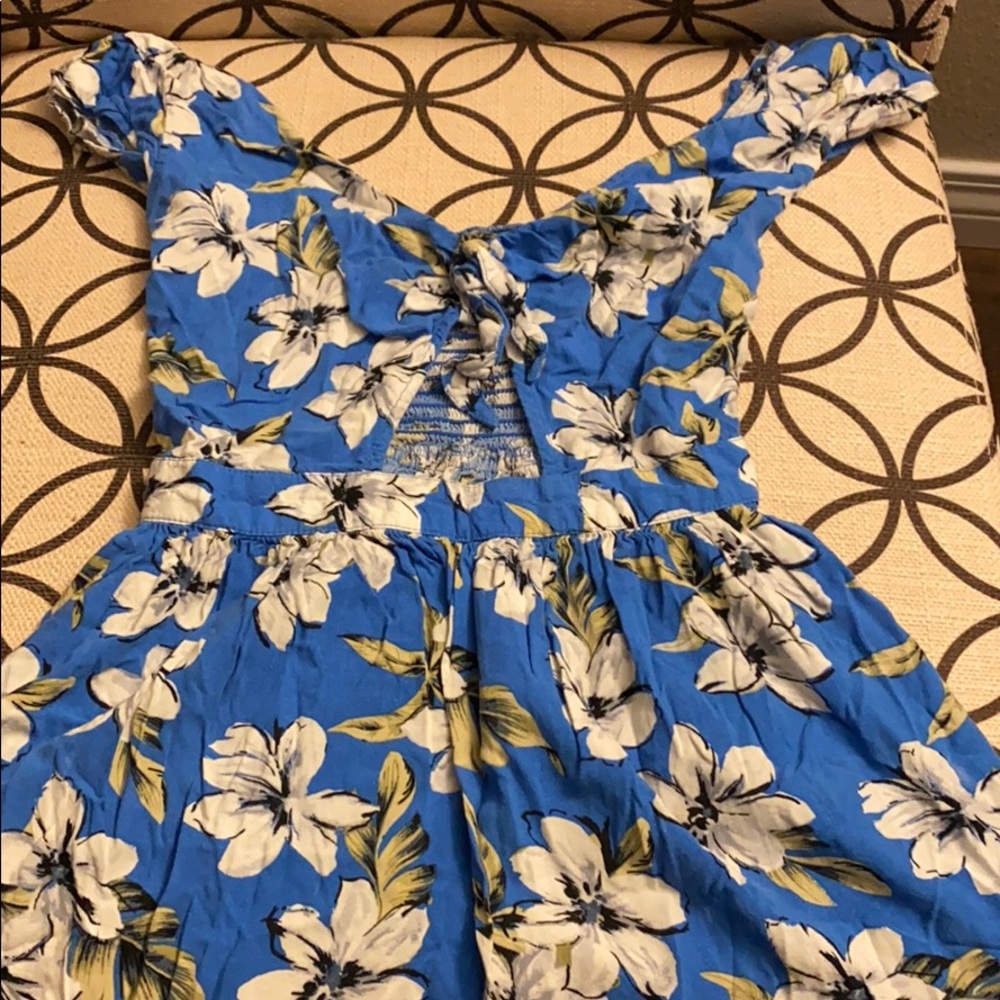 Hollister cut-out dress 💙